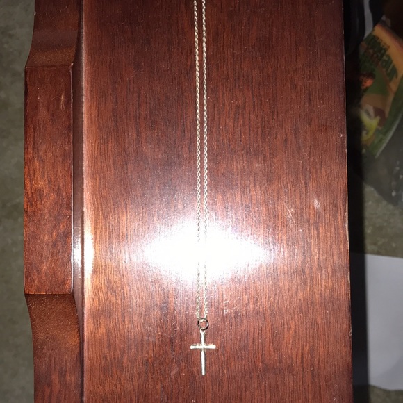 925 Sterling Silver Chain & Cross - 18 inch Silver Chain - Picture 4 of 7